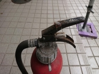 消火器は詰め替えすべき それとも交換すべき