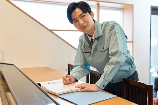 図面を作る作業員